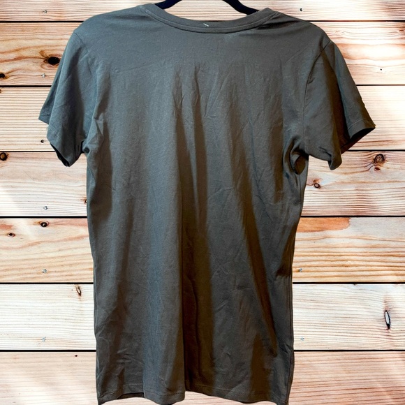 T Bar graphic Tee - Walking in the Sun - Picture 3 of 6